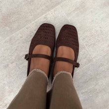 Cargar imagen en el visor de la galería, Balerinas Lucía chocolate suede