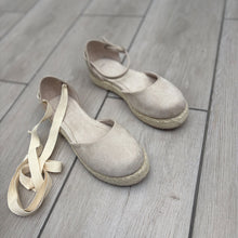 Cargar imagen en el visor de la galería, Alpargatas Lia flat hueso