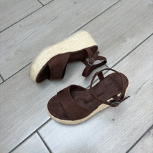 Cargar imagen en el visor de la galería, Plataformas Mila chocolate