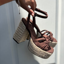 Cargar imagen en el visor de la galería, Sandalias Irina en soguilla chocolate