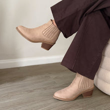 Cargar imagen en el visor de la galería, Botines Romina - beige