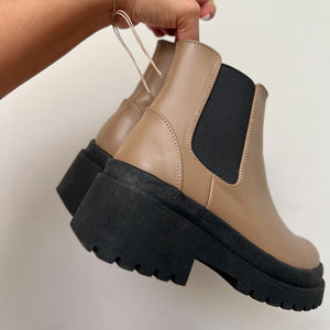 Botines Roberta en color taupe