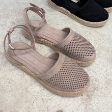 Cargar imagen en el visor de la galería, Alpargatas Clara flat arena