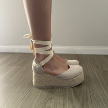 Cargar imagen en el visor de la galería, Alpargatas Lia hueso