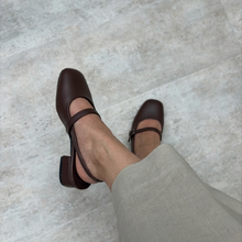 Cargar imagen en el visor de la galería, Slingback Clara - chocolate