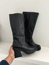 Cargar imagen en el visor de la galería, Botas Emilia en negro
