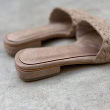 Cargar imagen en el visor de la galería, Flats Claudia beige