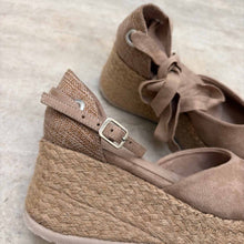 Cargar imagen en el visor de la galería, Alpargatas Lia total beige