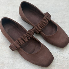 Cargar imagen en el visor de la galería, Balerinas Cloe - marrón suede