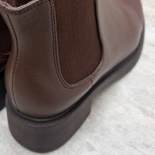 Cargar imagen en el visor de la galería, Botines Chelsea Roberta - marrón