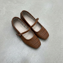 Cargar imagen en el visor de la galería, Balerinas Lucía camel eco cuero