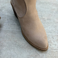 Cargar imagen en el visor de la galería, Botines Gaia beige
