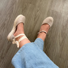 Cargar imagen en el visor de la galería, Alpargatas Lia flat hueso