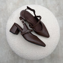 Cargar imagen en el visor de la galería, Slingback Cloe punta - chocolate