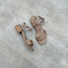 Cargar imagen en el visor de la galería, Sandalias Valeria - Beige