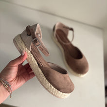Cargar imagen en el visor de la galería, Alpargatas Lia flat Taupe