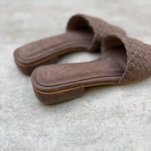 Cargar imagen en el visor de la galería, Flats Claudia taupe