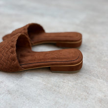 Cargar imagen en el visor de la galería, Flats Claudia Camel