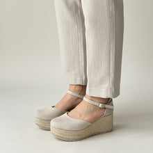 Cargar imagen en el visor de la galería, Alpargatas Lia hueso