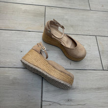 Cargar imagen en el visor de la galería, Alpargatas Lia total beige