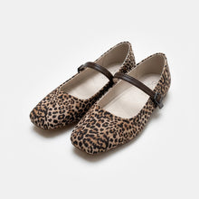 Cargar imagen en el visor de la galería, Balerinas Ada animal print y marrón