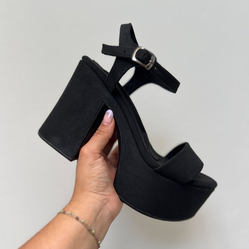 Sandalias Valentina suede color negro