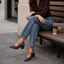 Cargar imagen en el visor de la galería, Slingback Cloe punta - chocolate