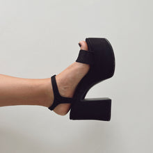 Cargar imagen en el visor de la galería, Sandalias Valentina suede color negro
