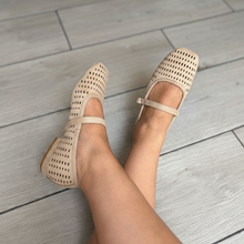 Cargar imagen en el visor de la galería, Balerinas Lucía beige suede