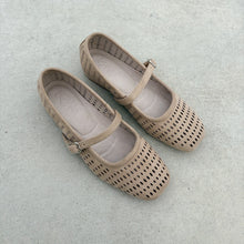 Cargar imagen en el visor de la galería, Balerinas Lucía beige suede