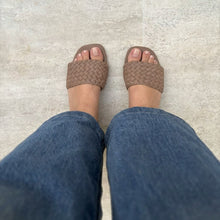 Cargar imagen en el visor de la galería, Flats Claudia taupe