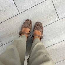 Cargar imagen en el visor de la galería, Balerinas Lucía taupe suede