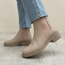 Cargar imagen en el visor de la galería, Botines Chelsea Roberta - beige