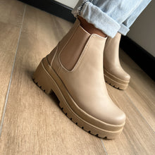 Cargar imagen en el visor de la galería, Botines Roberta en color beige