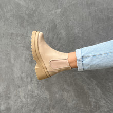 Cargar imagen en el visor de la galería, Botines Roberta en color beige