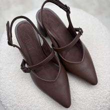 Cargar imagen en el visor de la galería, Slingback Cloe punta - chocolate