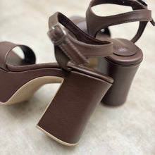 Cargar imagen en el visor de la galería, Sandalias Valentina - chocolate