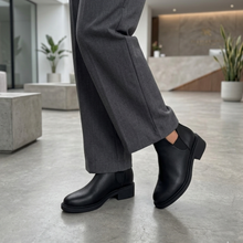 Cargar imagen en el visor de la galería, Botines Lena - negro