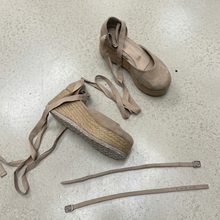 Cargar imagen en el visor de la galería, Alpargatas Lia total beige