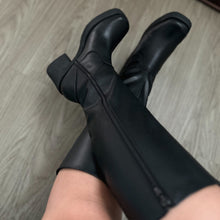 Cargar imagen en el visor de la galería, Botas Emilia en negro