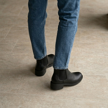 Cargar imagen en el visor de la galería, Botines Chelsea Roberta - negro