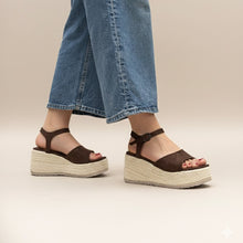 Cargar imagen en el visor de la galería, Plataformas Mila chocolate