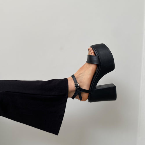 Sandalias Valentina color negro