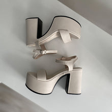 Cargar imagen en el visor de la galería, SANDALIAS VALENTINA HUESO