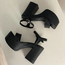 Cargar imagen en el visor de la galería, Sandalias Valentina color negro
