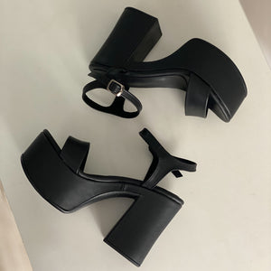 Sandalias Valentina color negro