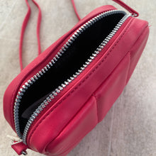 Cargar imagen en el visor de la galería, Cartera Arantxa Fucsia