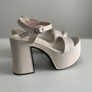SANDALIAS VALENTINA HUESO