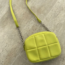 Cargar imagen en el visor de la galería, Cartera Arantxa verde limón