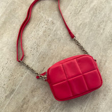 Cargar imagen en el visor de la galería, Cartera Arantxa Fucsia
